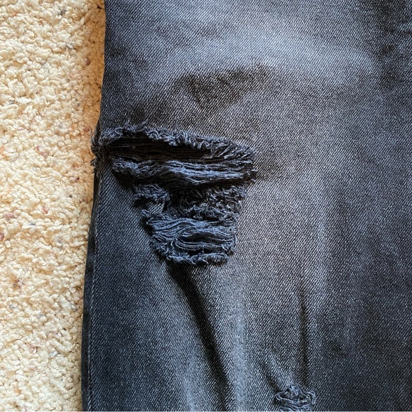 American Eagle Mom Jean - Picture 4 of 9